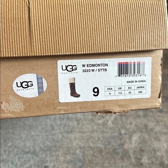 Ugg Edmonton 3223 Boots Size 9 - Picture 14 of 14